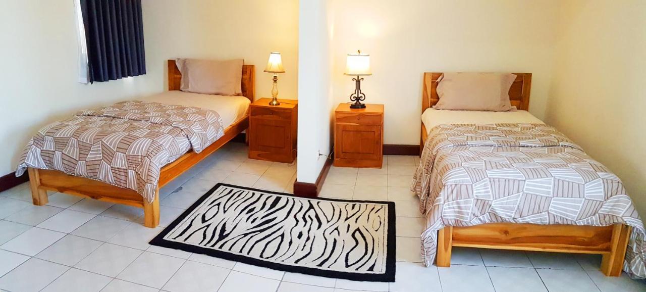 Joglo Villa Bali Penatih Exteriör bild