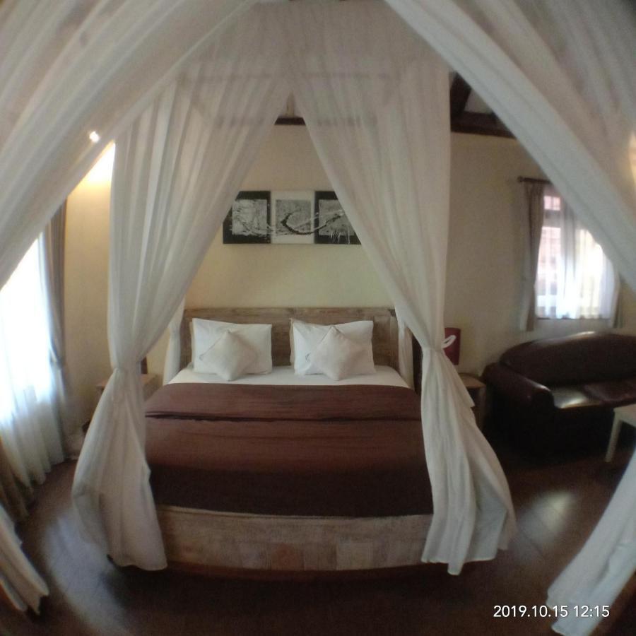 Joglo Villa Bali Penatih Exteriör bild