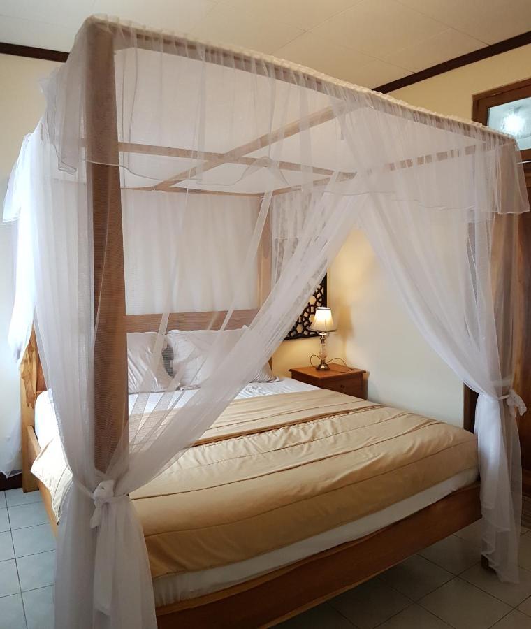 Joglo Villa Bali Penatih Exteriör bild